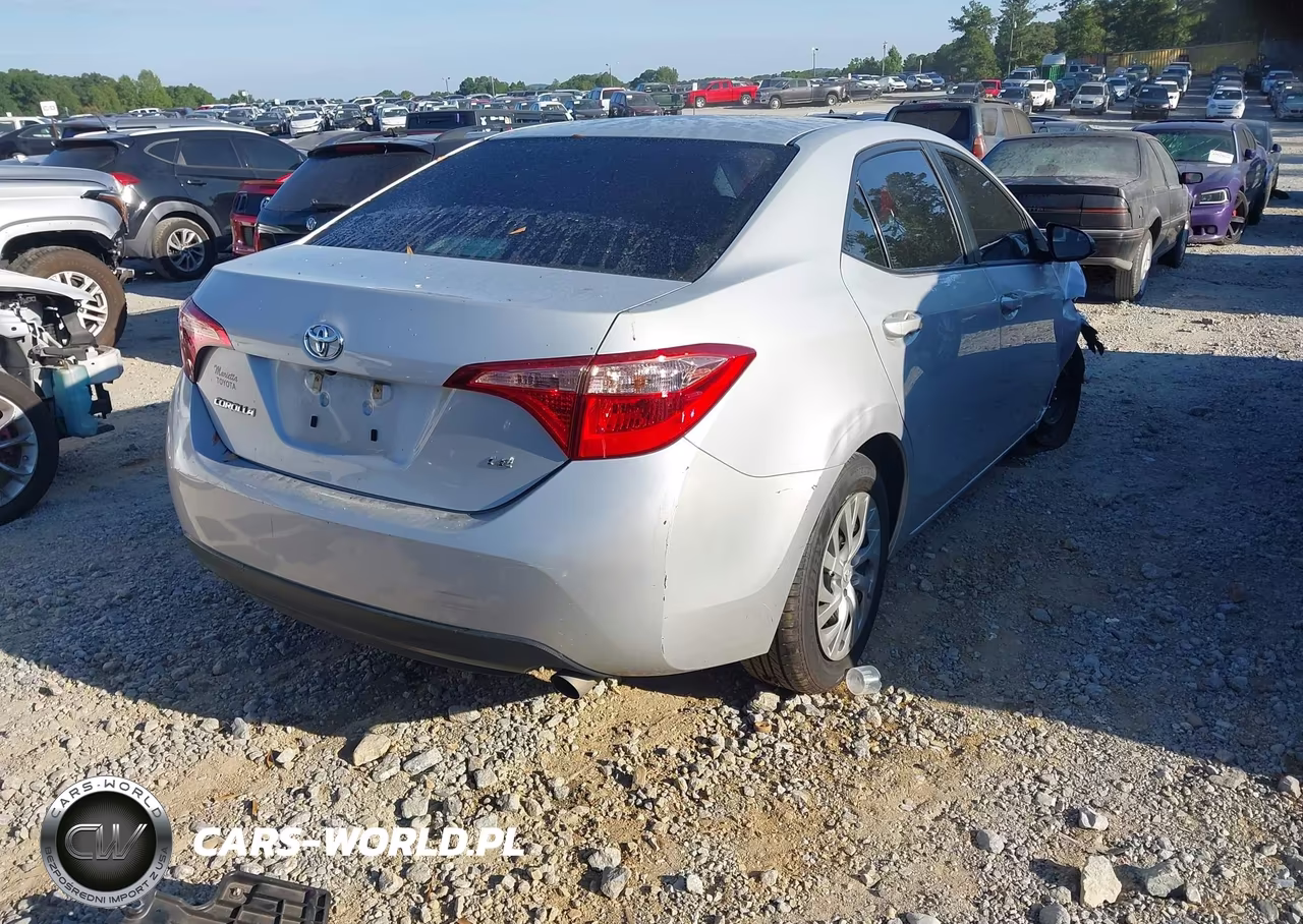 2017 Toyota Corolla Le VIN:2T1BURHE4HC880641 - 4