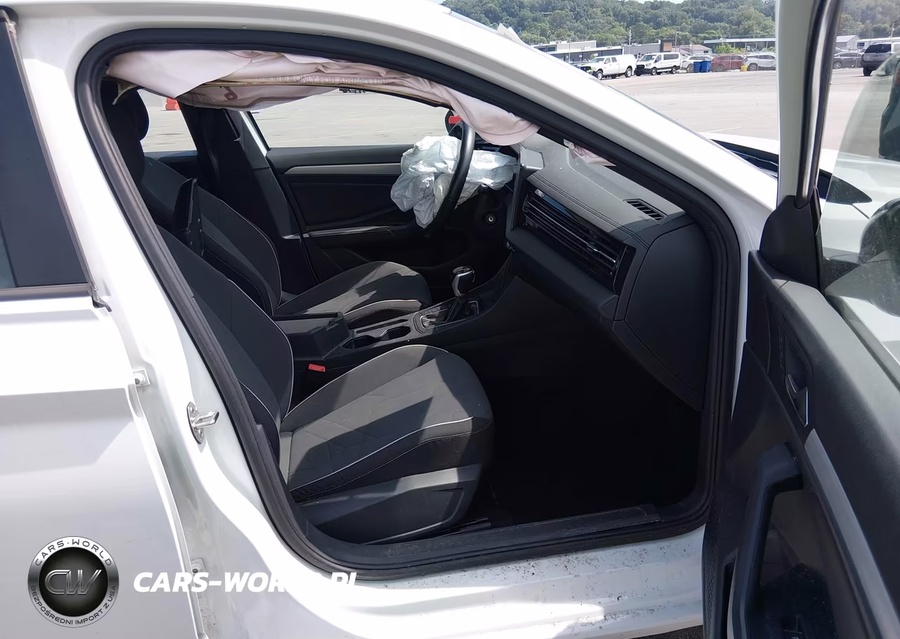 2025 Volkswagen Jetta 1.5T Sport VIN:3VWBX7BU6SM026113 - 3