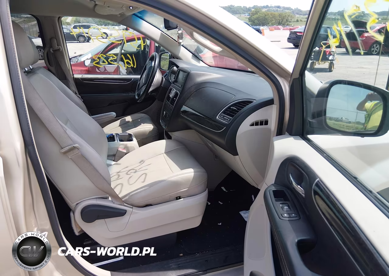 2013 Chrysler Town & Country Touring VIN:2C4RC1BG4DR681208 - 5