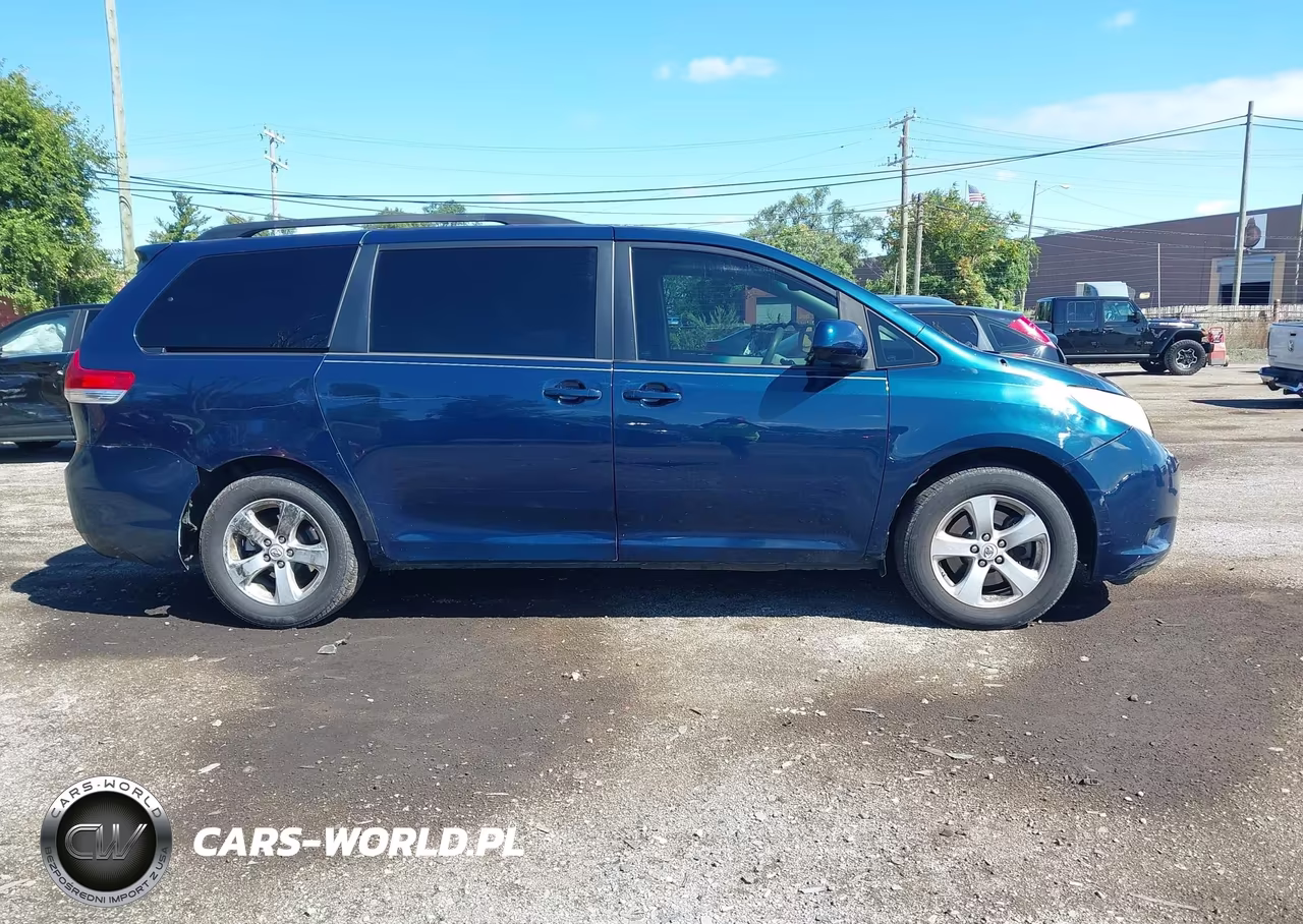 2012 Toyota Sienna Le V6 8 Passenger VIN:5TDKK3DC8CS220870 - 13