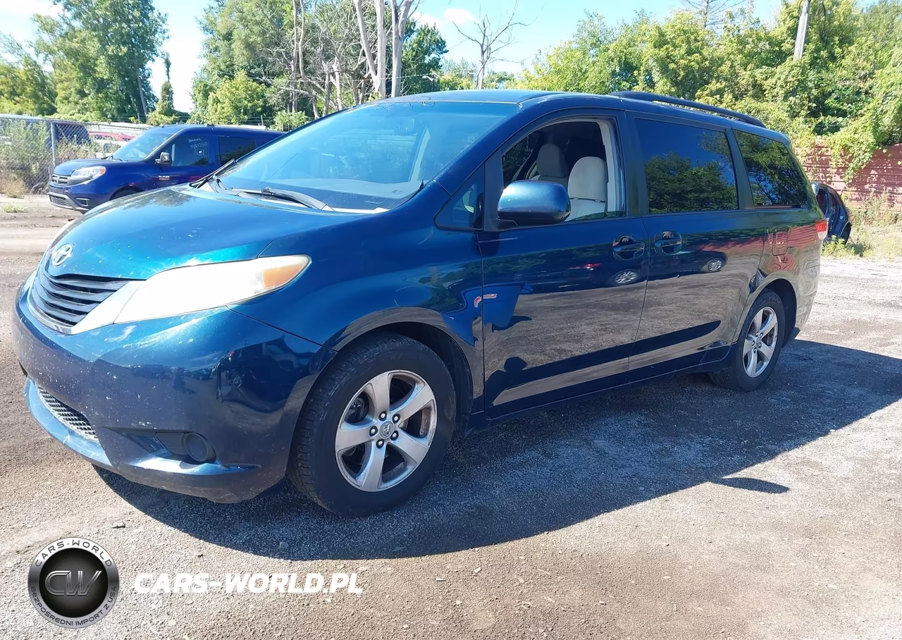 2012 Toyota Sienna Le V6 8 Passenger VIN:5TDKK3DC8CS220870 - 2