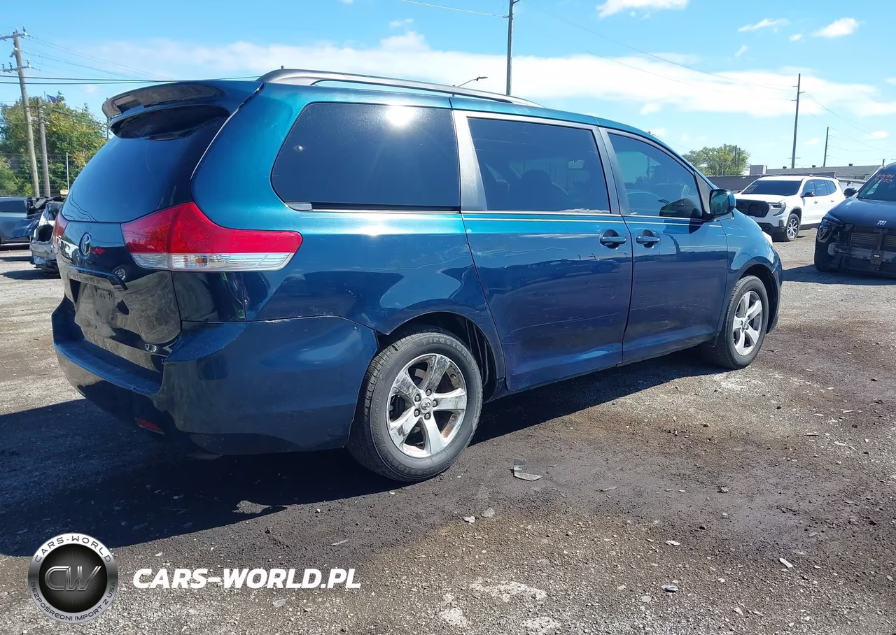 2012 Toyota Sienna Le V6 8 Passenger VIN:5TDKK3DC8CS220870 - 4