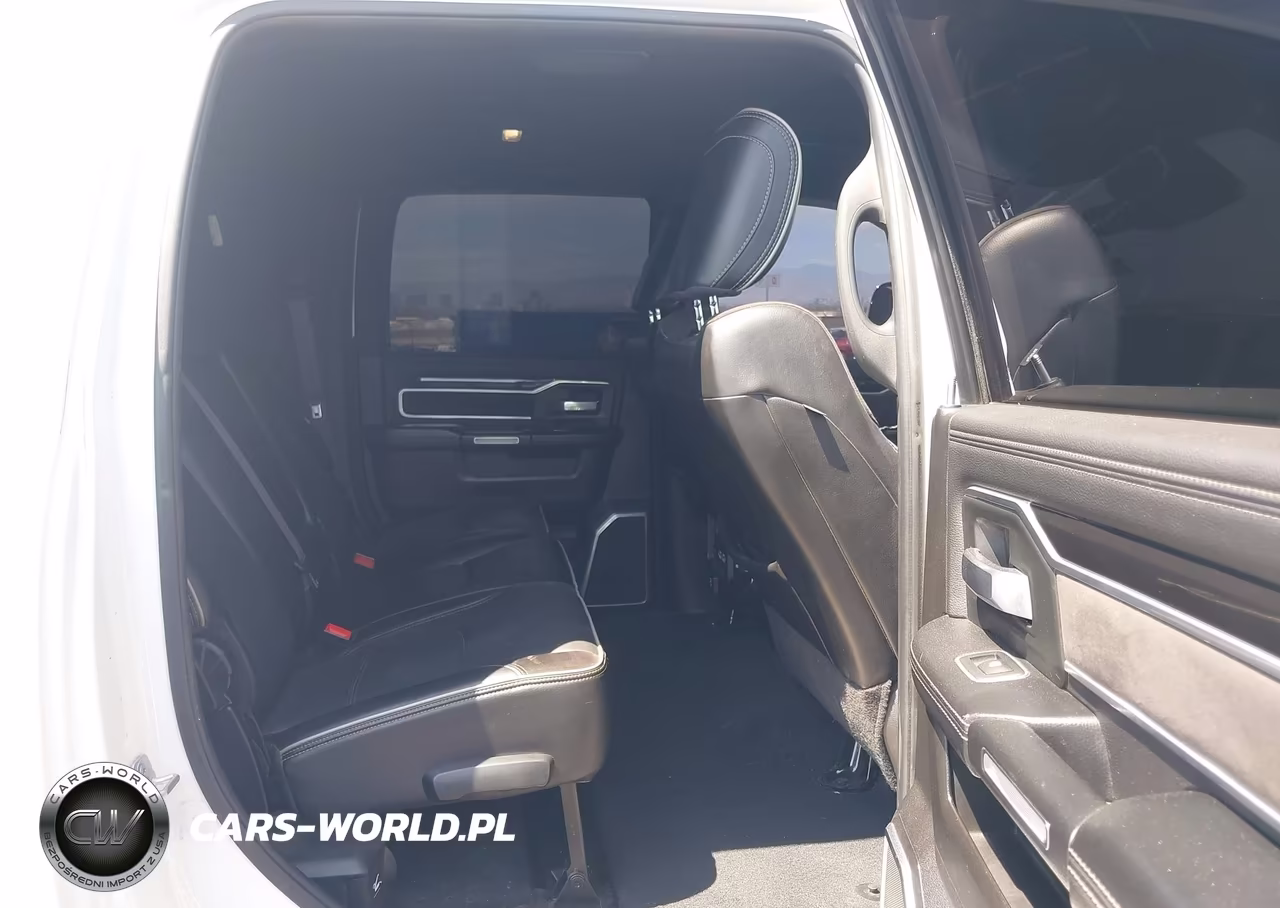 2019 Ram 2500 Laramie 4X4 6'4 Box VIN:3C6UR5NL2KG654978 - 8