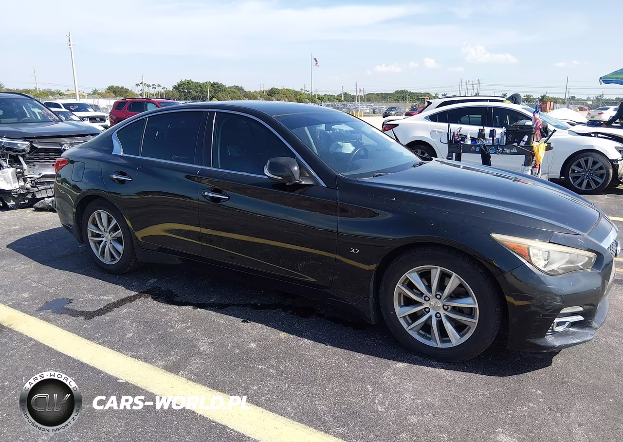 2015 Infiniti Q50 – zdjęcie 1 z 17
