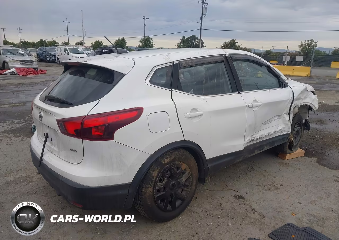 2018 Nissan Rogue Sport S VIN:JN1BJ1CR6JW264010 - 4