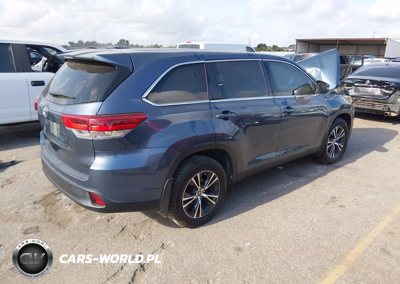 2019 Toyota Highlander Le VIN:5TDZARFH1KS044238 - 4