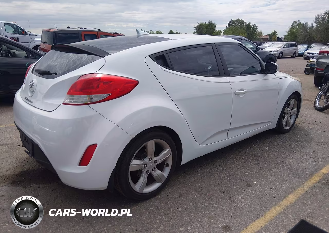 2012 Hyundai Veloster Base W-Gray VIN:KMHTC6AD4CU064172 - 4