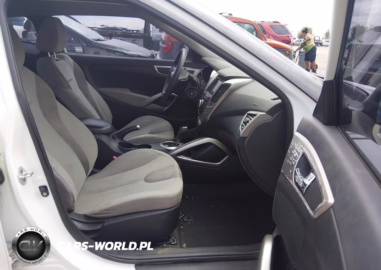 2012 Hyundai Veloster Base W-Gray VIN:KMHTC6AD4CU064172 - 5