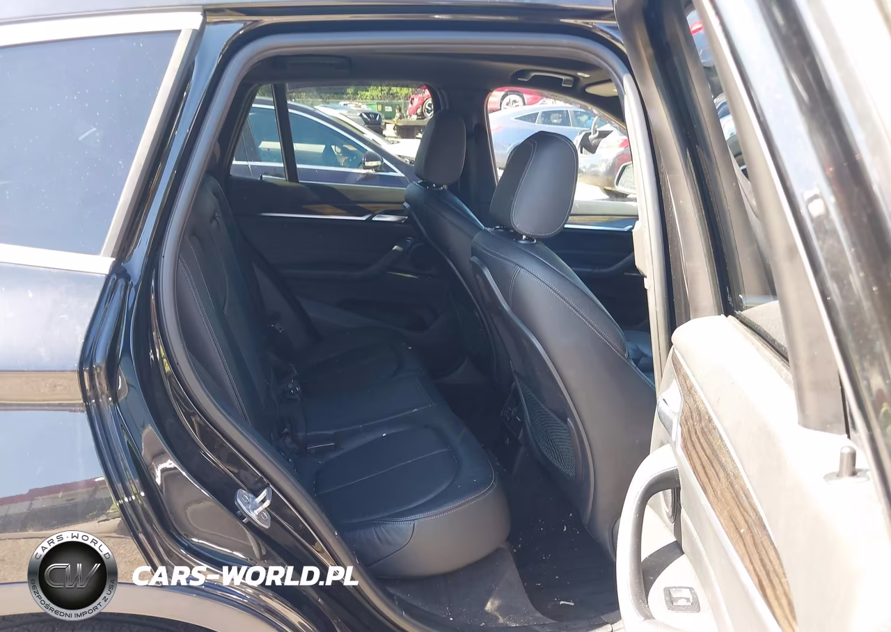 2018 BMW X1 xDrive28I VIN:WBXHT3C3XJ5F89425 - 8