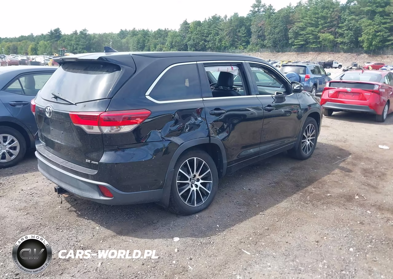 2018 Toyota Highlander Se VIN:5TDJZRFH4JS821211 - 4