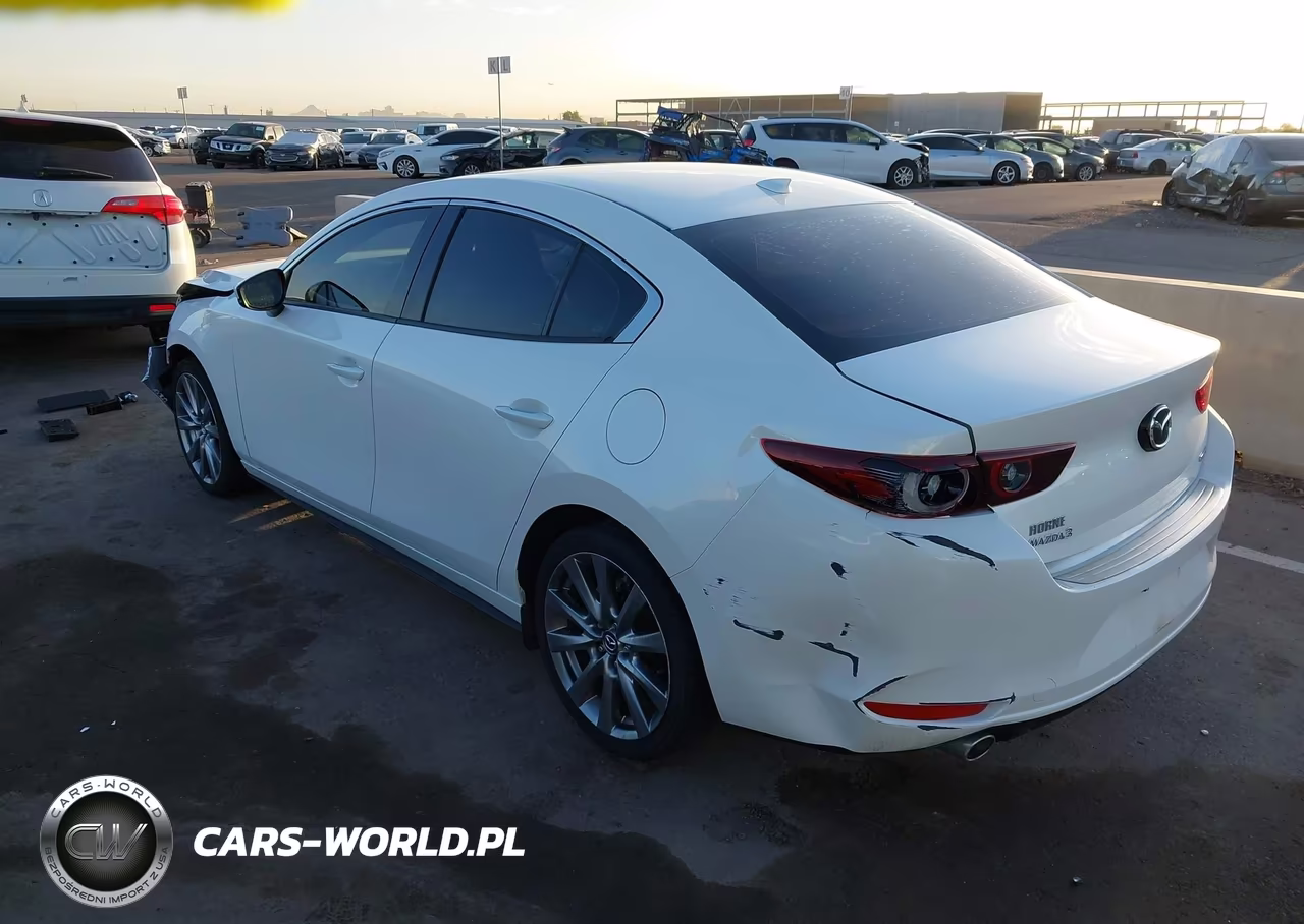 2022 Mazda Mazda3 Premium VIN:3MZBPADL4NM312063 - 3