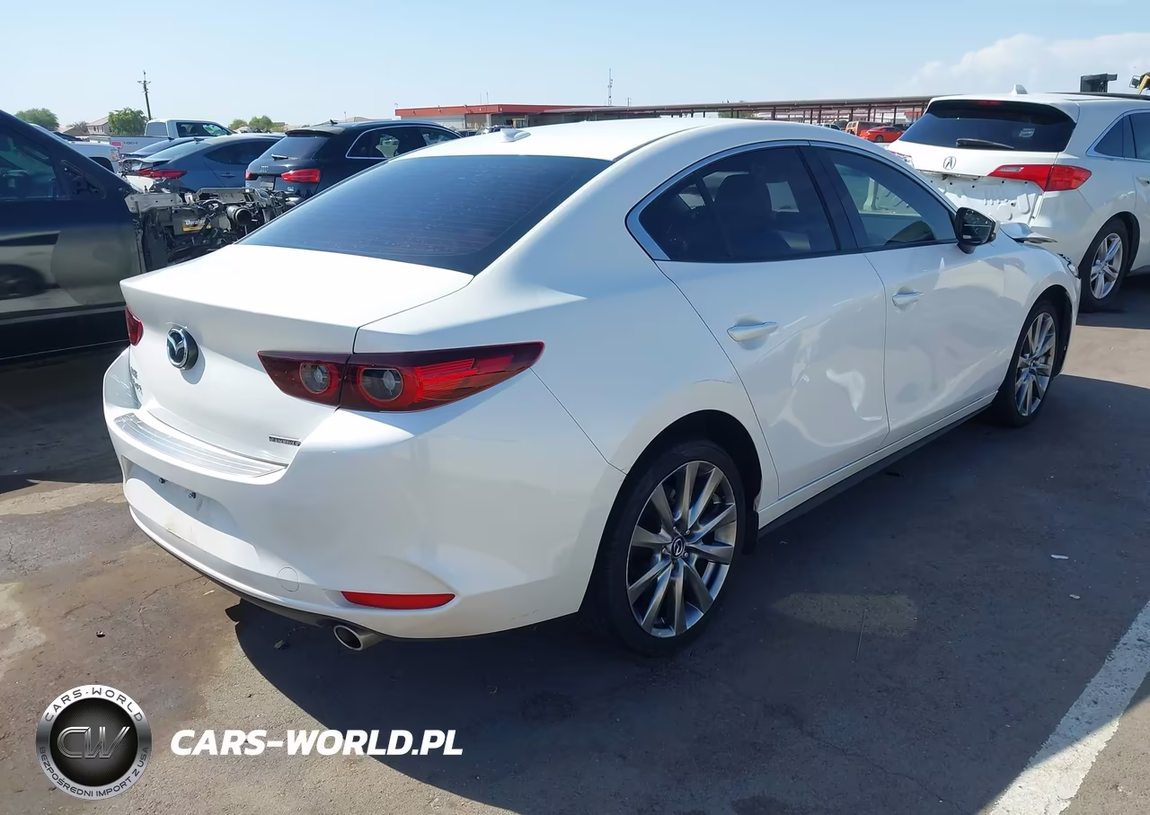 2022 Mazda Mazda3 Premium VIN:3MZBPADL4NM312063 - 4