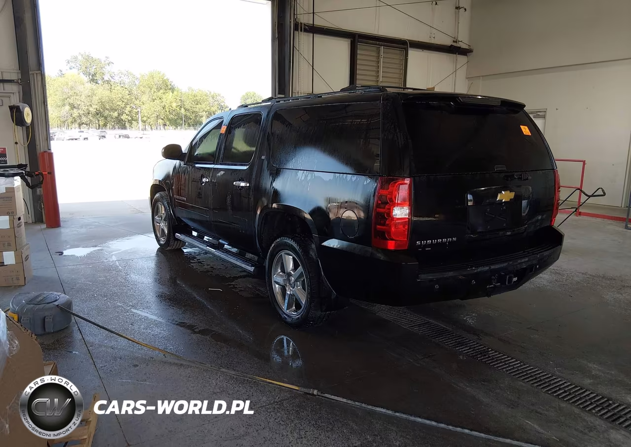 2013 Chevrolet Suburban Lt VIN:1GNSKJE77DR259012 - 3