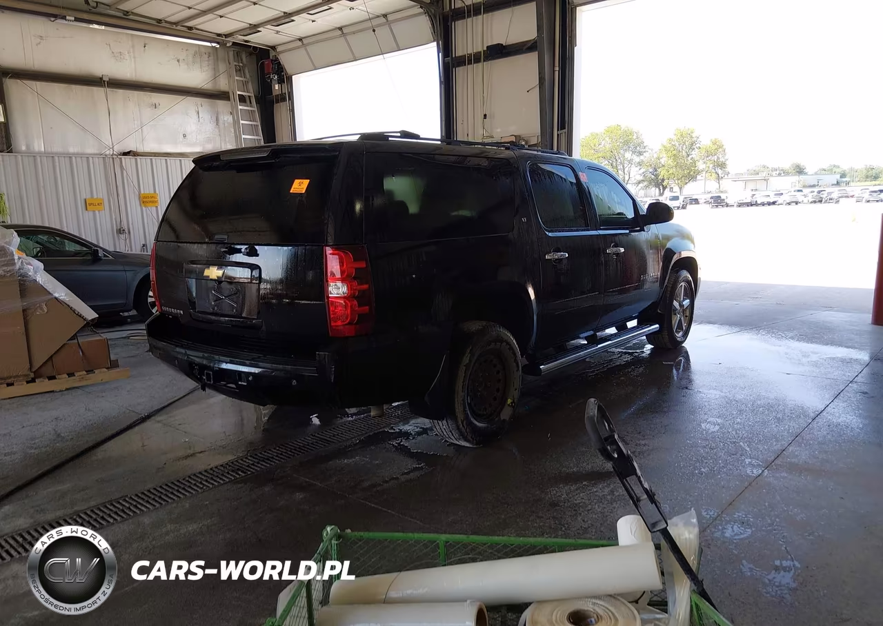 2013 Chevrolet Suburban Lt VIN:1GNSKJE77DR259012 - 4