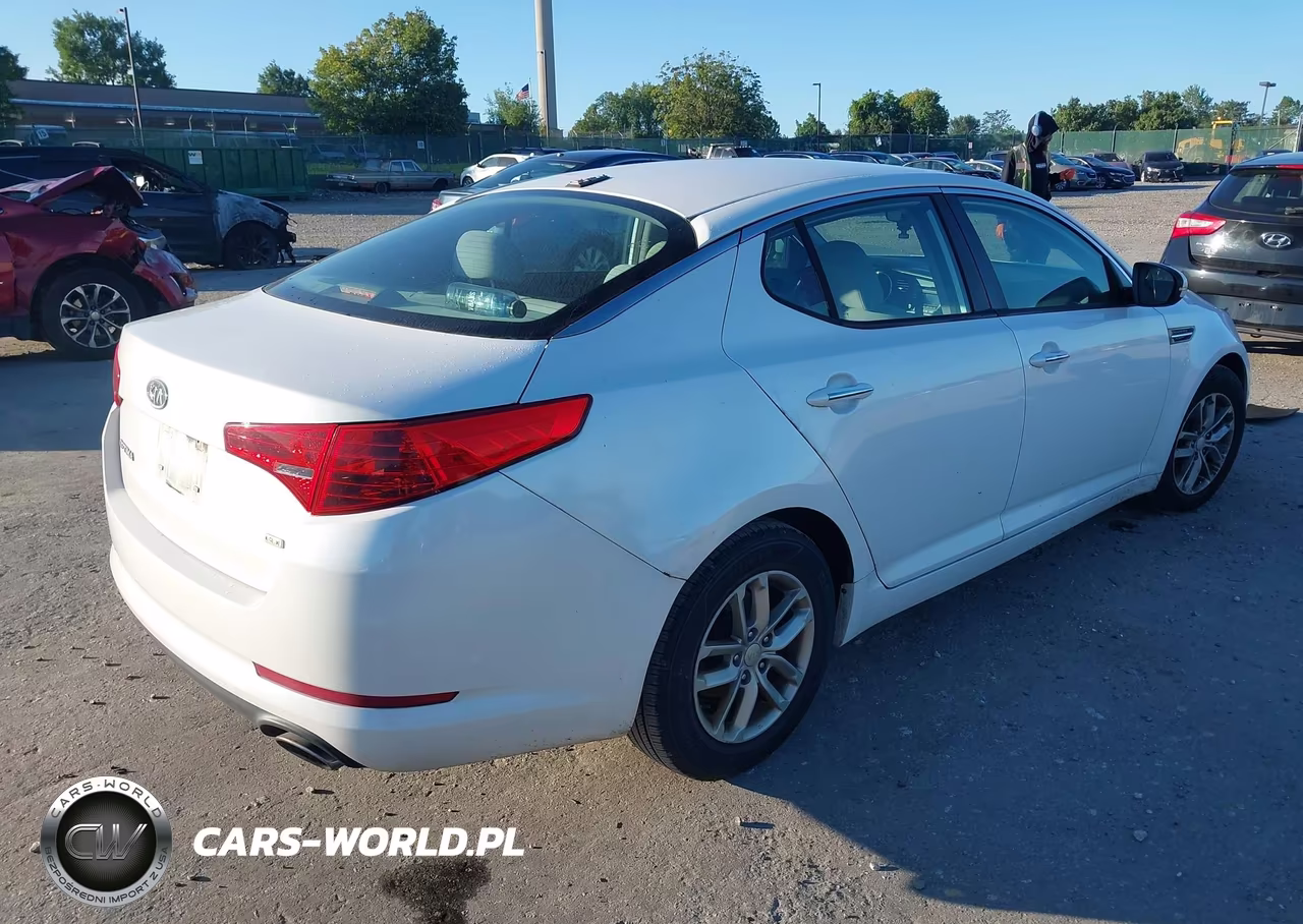 2012 Kia Optima Lx VIN:5XXGM4A73CG072206 - 4