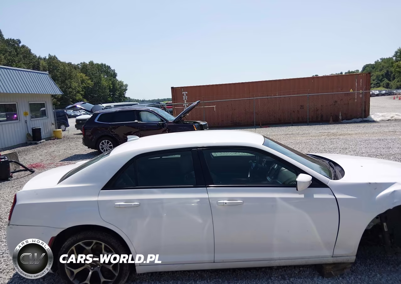 2016 Chrysler 300 300S VIN:2C3CCABG0GH268688 - 13