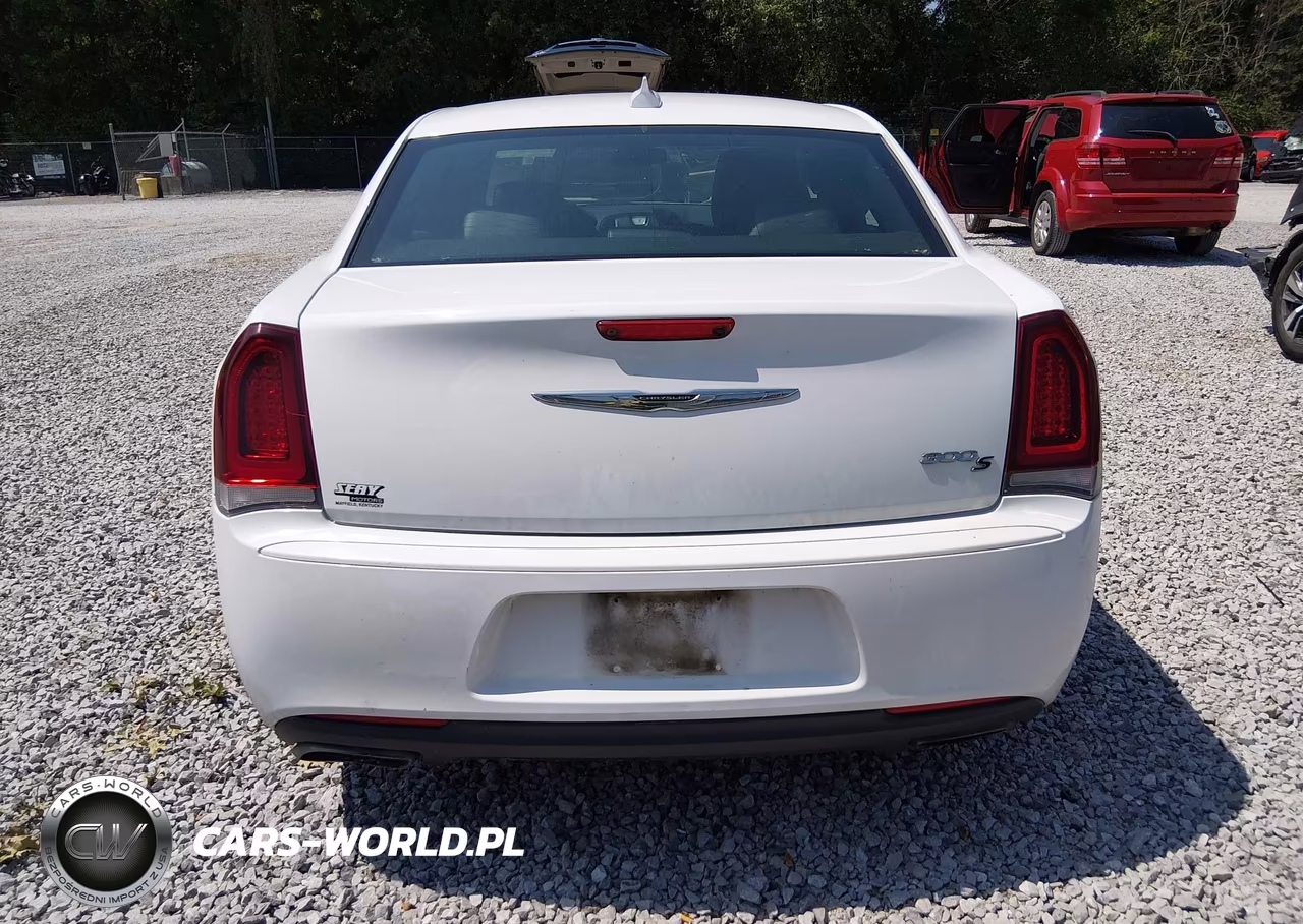 2016 Chrysler 300 300S VIN:2C3CCABG0GH268688 - 16