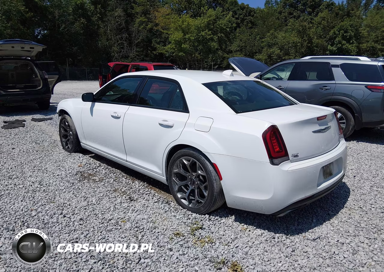 2016 Chrysler 300 300S VIN:2C3CCABG0GH268688 - 3