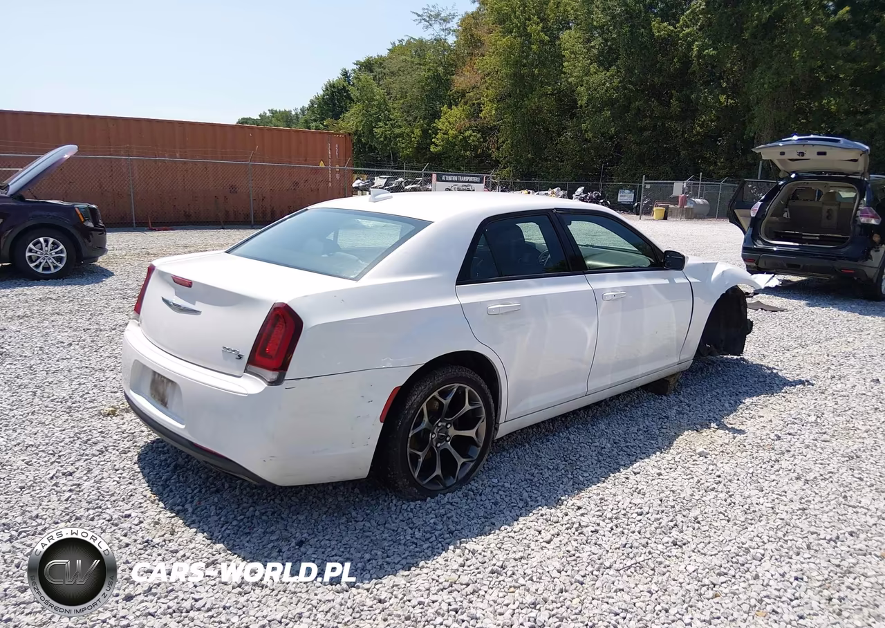 2016 Chrysler 300 300S VIN:2C3CCABG0GH268688 - 4