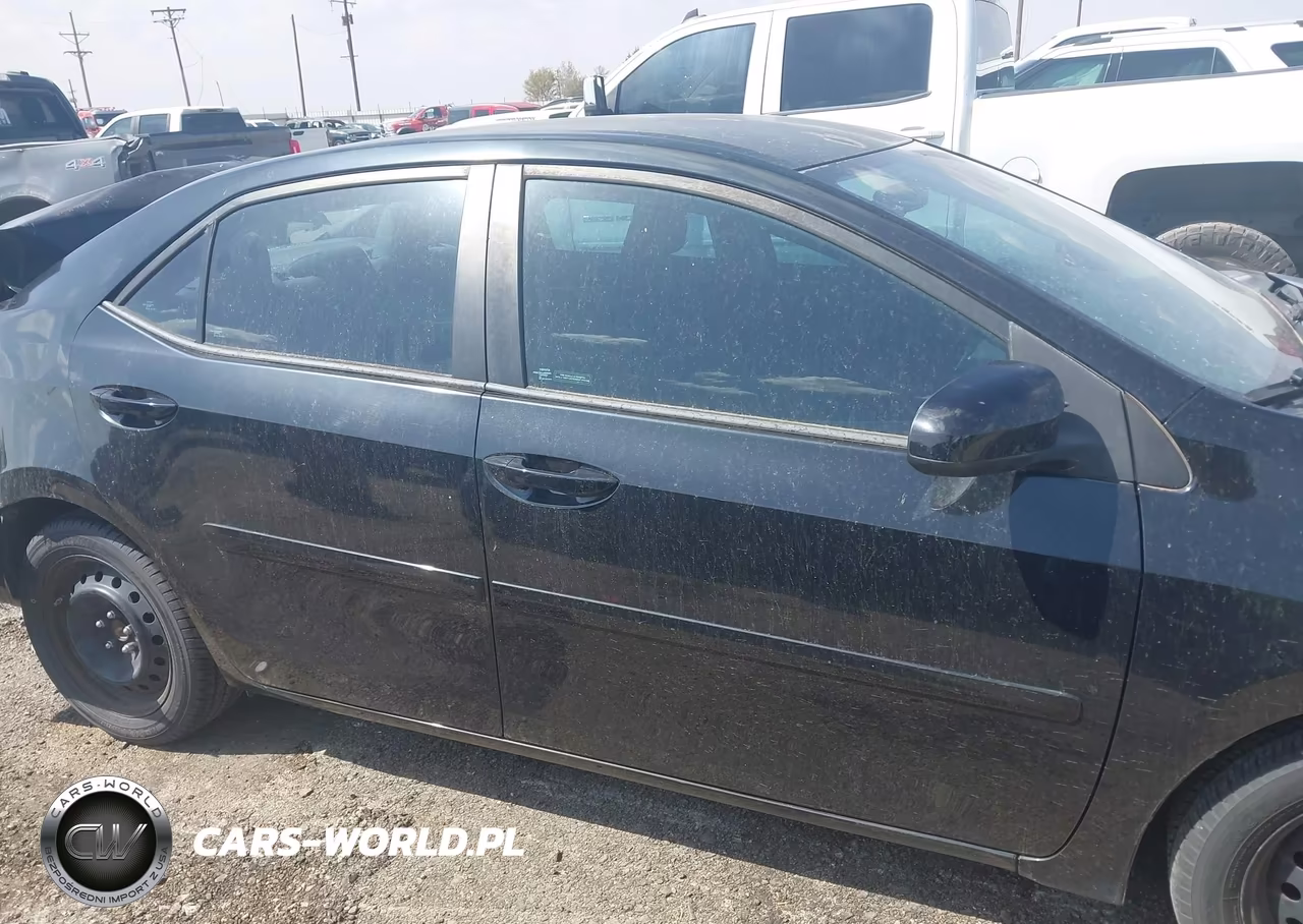 2017 Toyota Corolla Le VIN:5YFBURHEXHP716813 - 13
