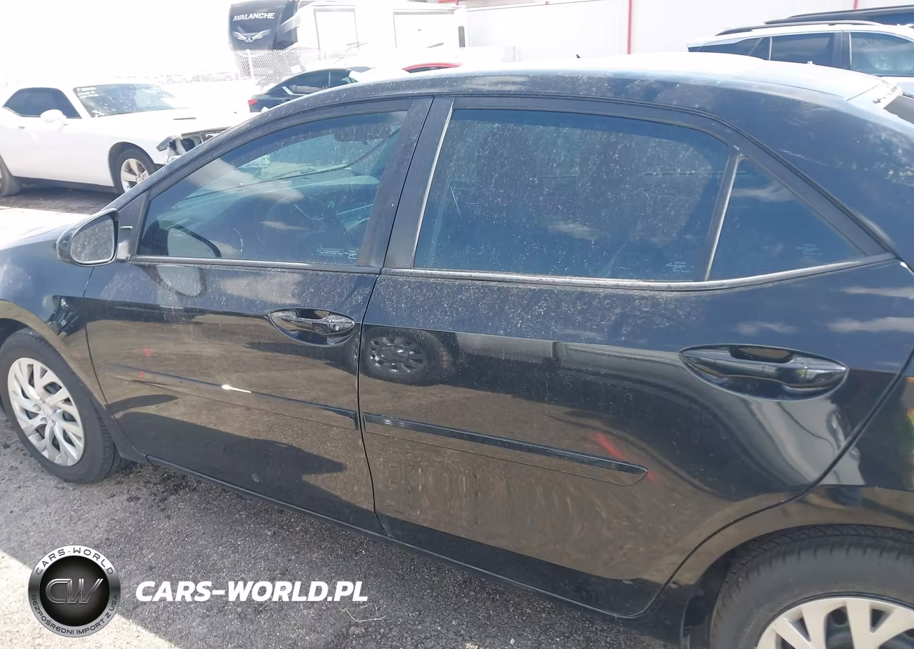 2017 Toyota Corolla Le VIN:5YFBURHEXHP716813 - 14