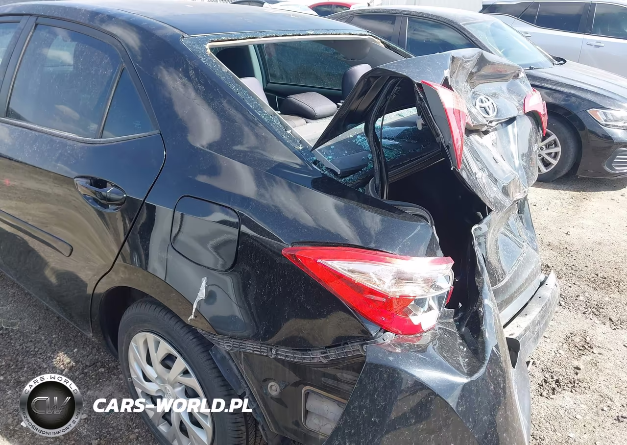 2017 Toyota Corolla Le VIN:5YFBURHEXHP716813 - 17