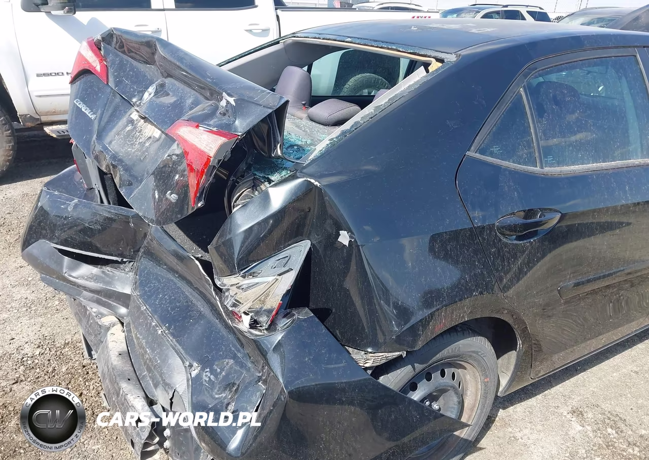 2017 Toyota Corolla Le VIN:5YFBURHEXHP716813 - 18