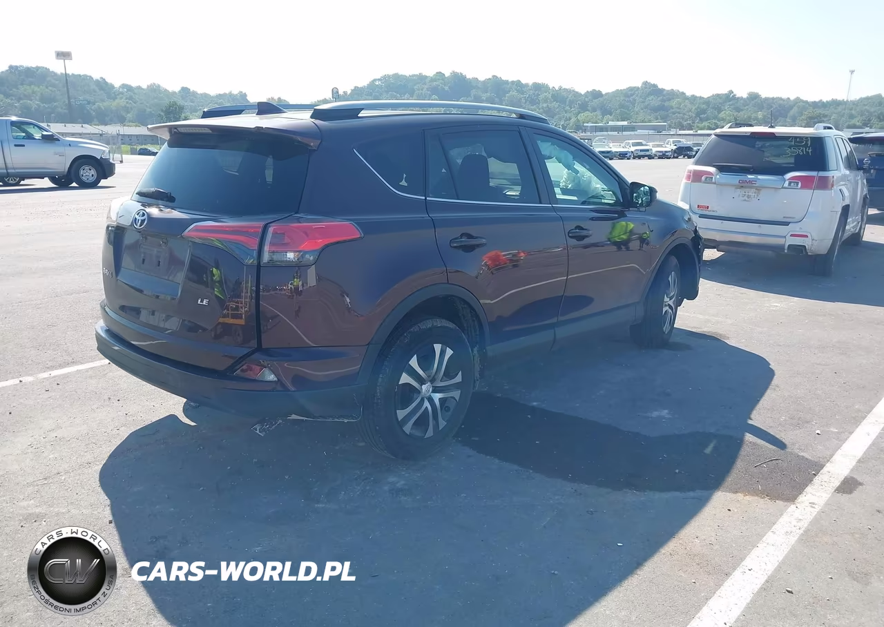 2018 Toyota Rav4 Le VIN:2T3ZFREV0JW492458 - 4