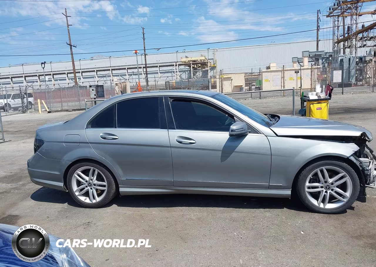 2014 Mercedes-Benz C 250 Sport VIN:WDDGF4HB8EA966355 - 14