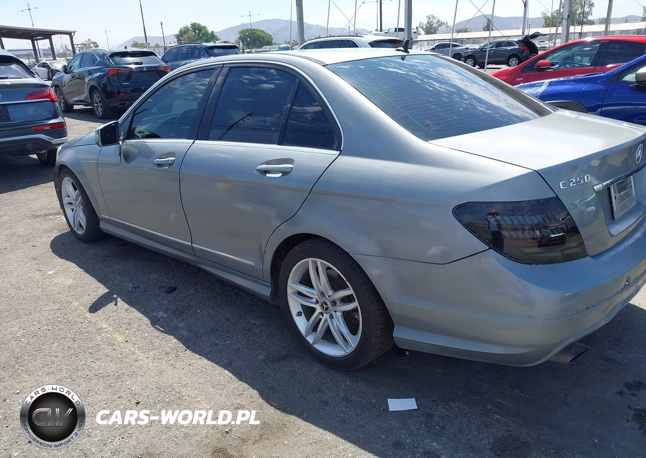 2014 Mercedes-Benz C 250 Sport VIN:WDDGF4HB8EA966355 - 3