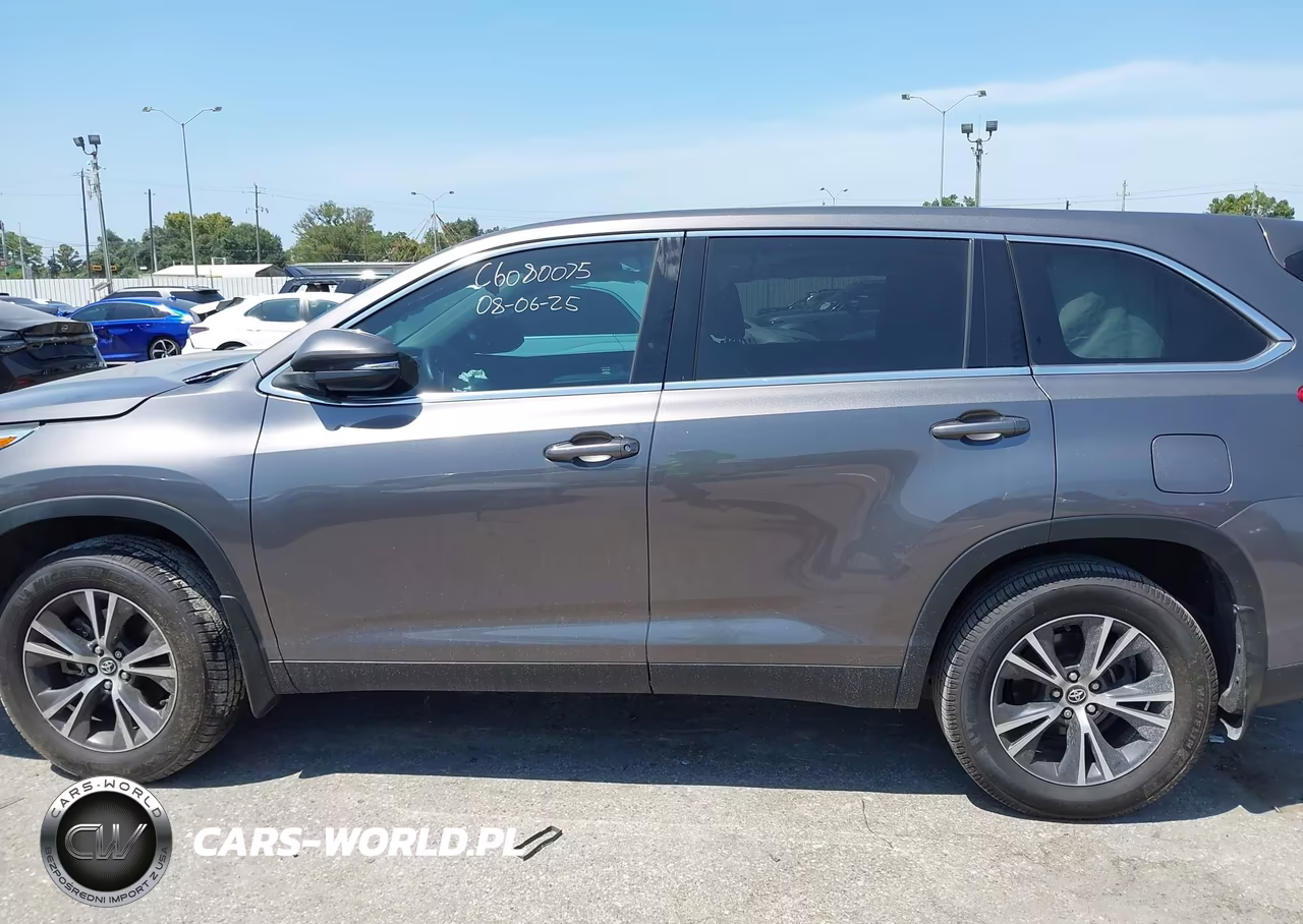 2019 Toyota Highlander Le VIN:5TDZZRFH8KS337529 - 15