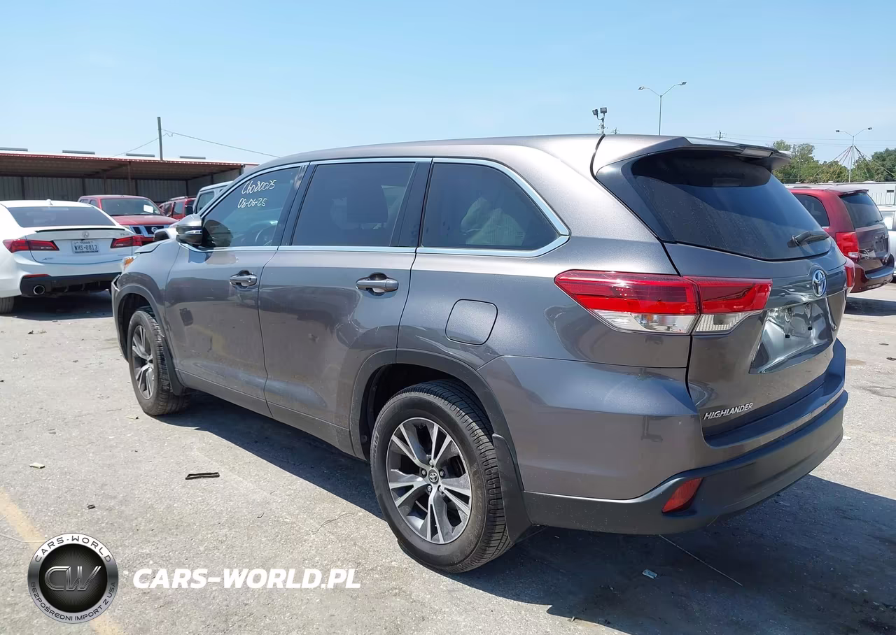 2019 Toyota Highlander Le VIN:5TDZZRFH8KS337529 - 3