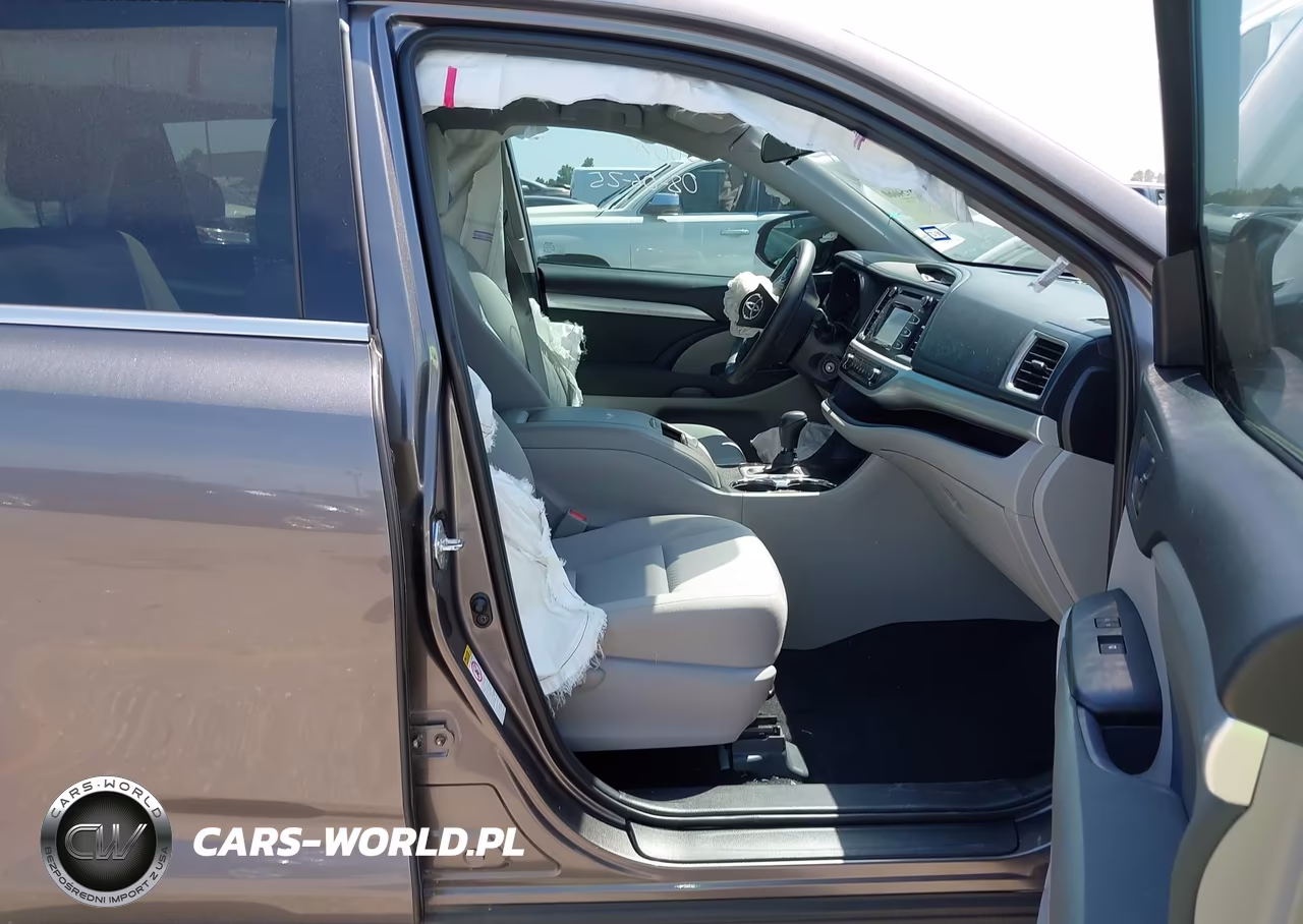 2019 Toyota Highlander Le VIN:5TDZZRFH8KS337529 - 5
