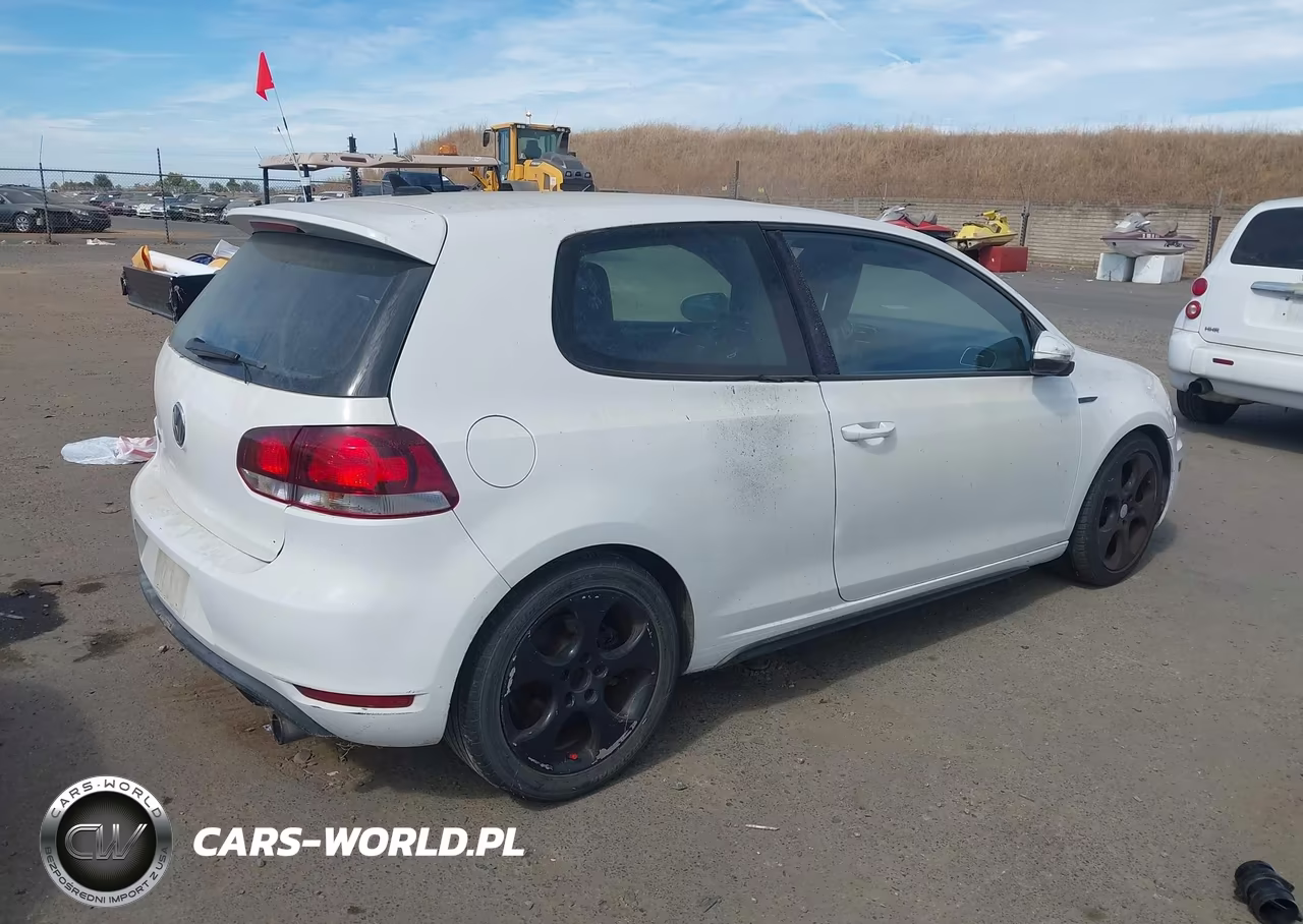 2010 Volkswagen Gti 2-Door VIN:WVWFD7AJ5AW146682 - 4