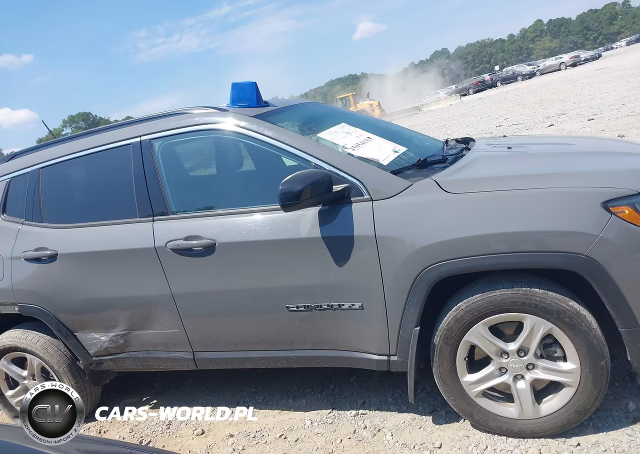 2023 Jeep Compass Latitude 4X4 VIN:3C4NJDBN3PT558165 - 13