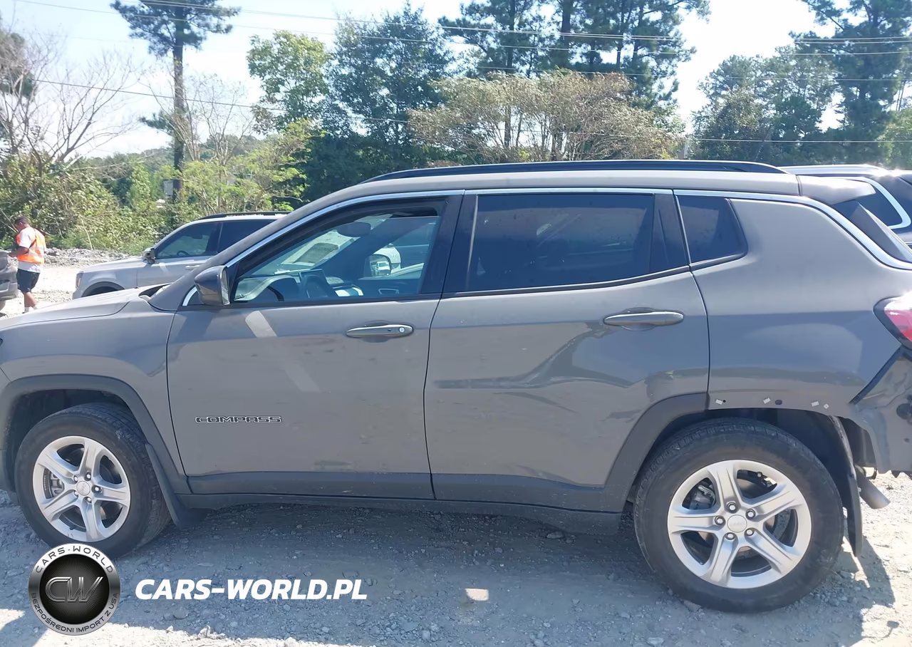 2023 Jeep Compass Latitude 4X4 VIN:3C4NJDBN3PT558165 - 14