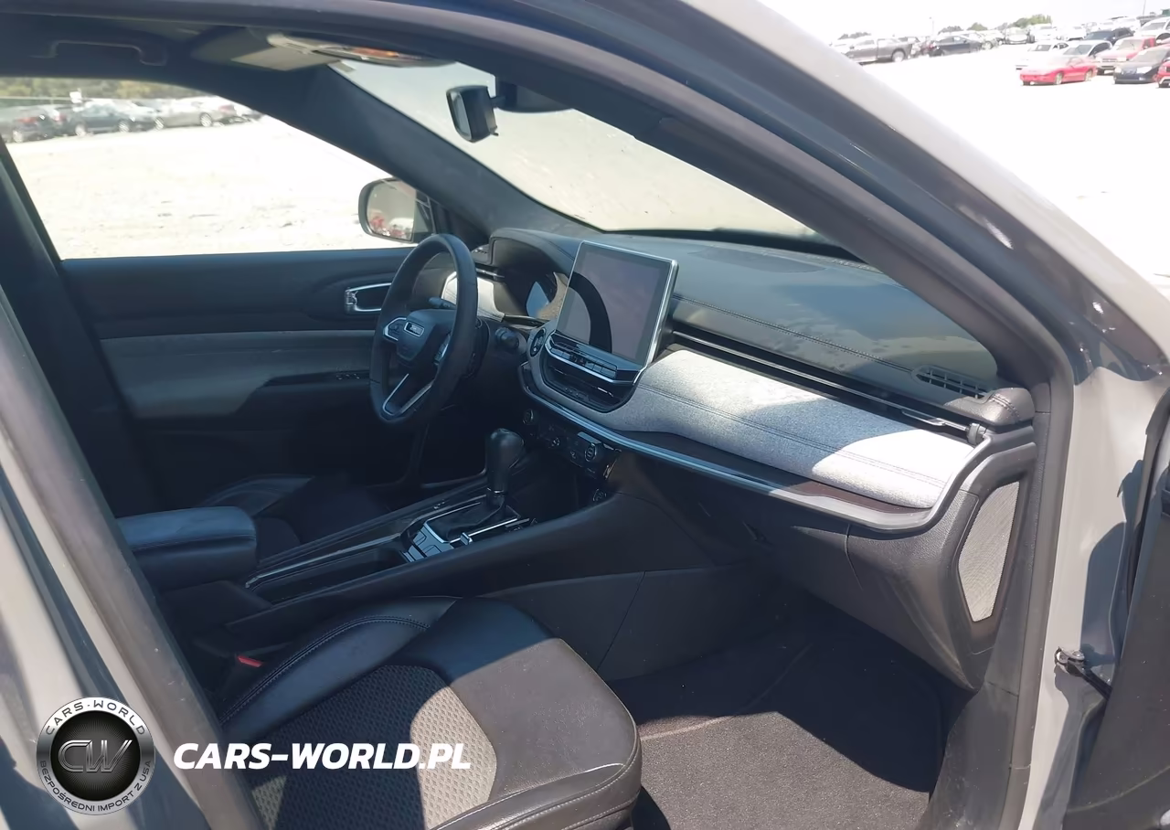2023 Jeep Compass Latitude 4X4 VIN:3C4NJDBN3PT558165 - 5