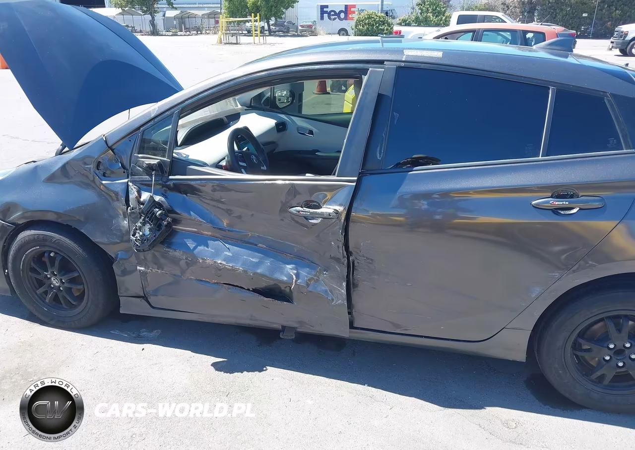 2016 Toyota Prius Three VIN:JTDKARFU3G3505317 - 6