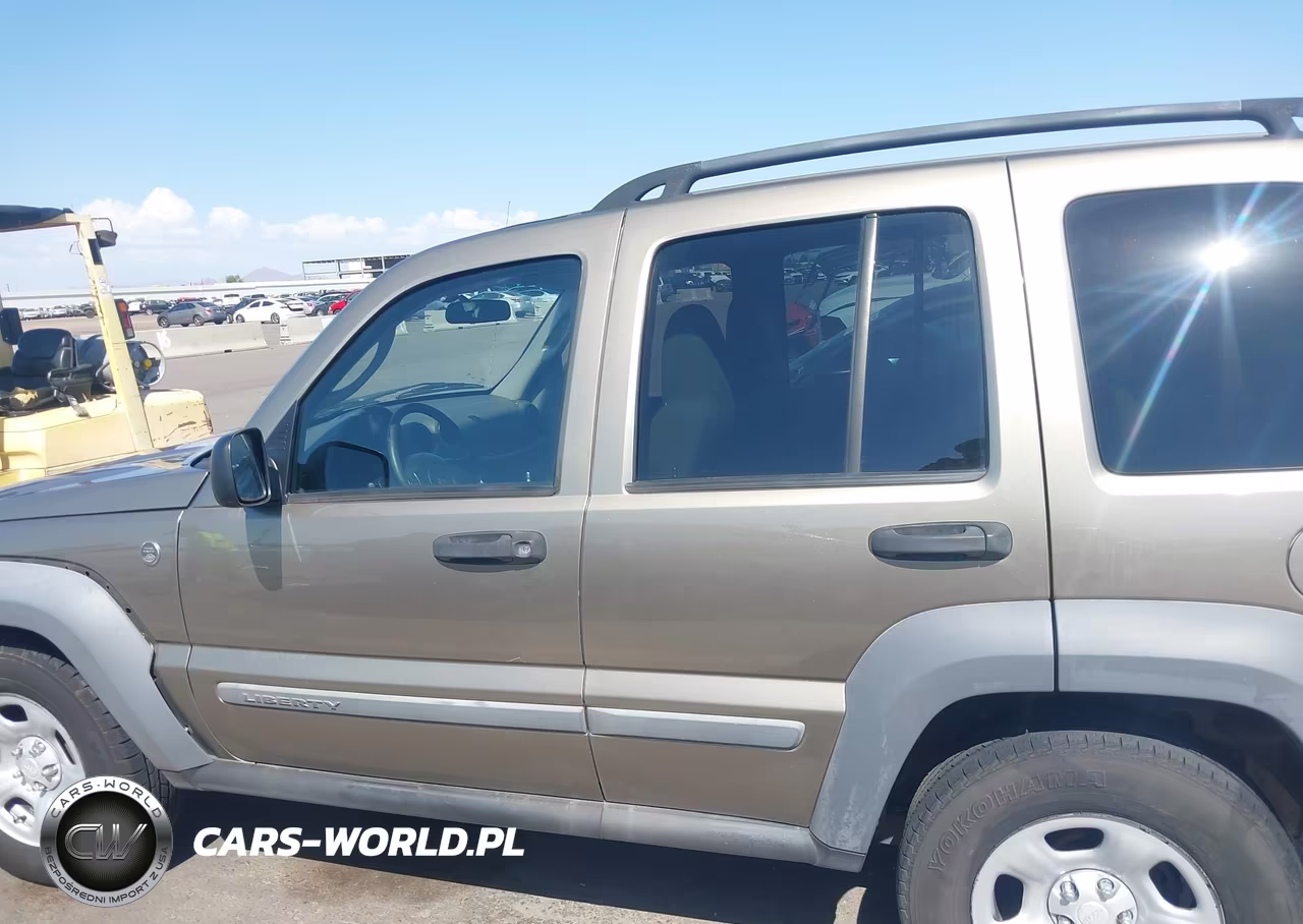 2005 Jeep Liberty Sport VIN:1J4GL48KX5W503147 - 14