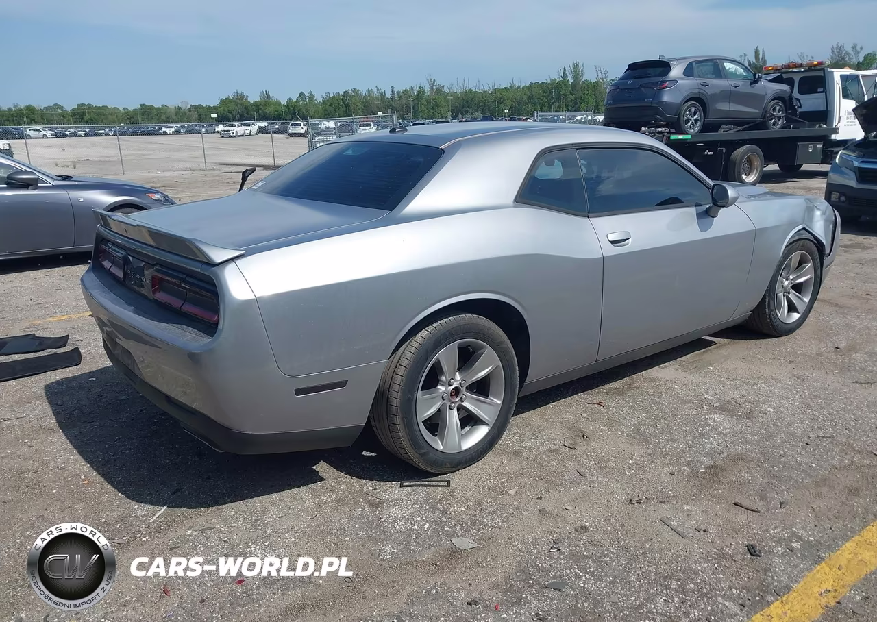 2018 Dodge Challenger Sxt VIN:2C3CDZAGXJH242264 - 4