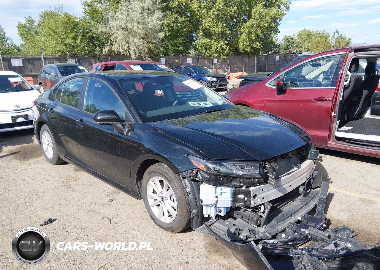 2025 Toyota Camry Le – zdjęcie 1 z 16