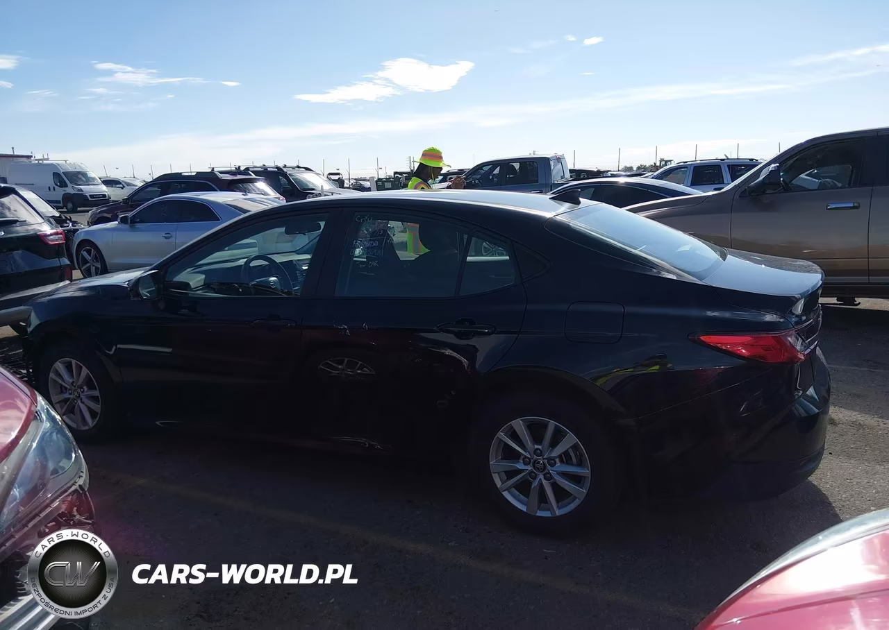 2025 Toyota Camry Le VIN:4T1DAACKXSU601229 - 14