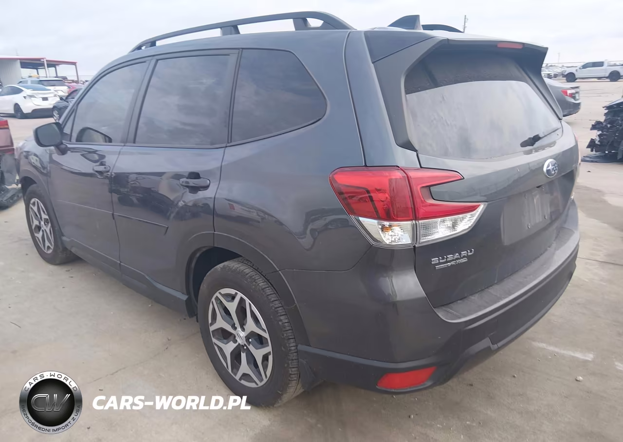 2024 Subaru Forester Premium VIN:JF2SKADC6RH429351 - 3
