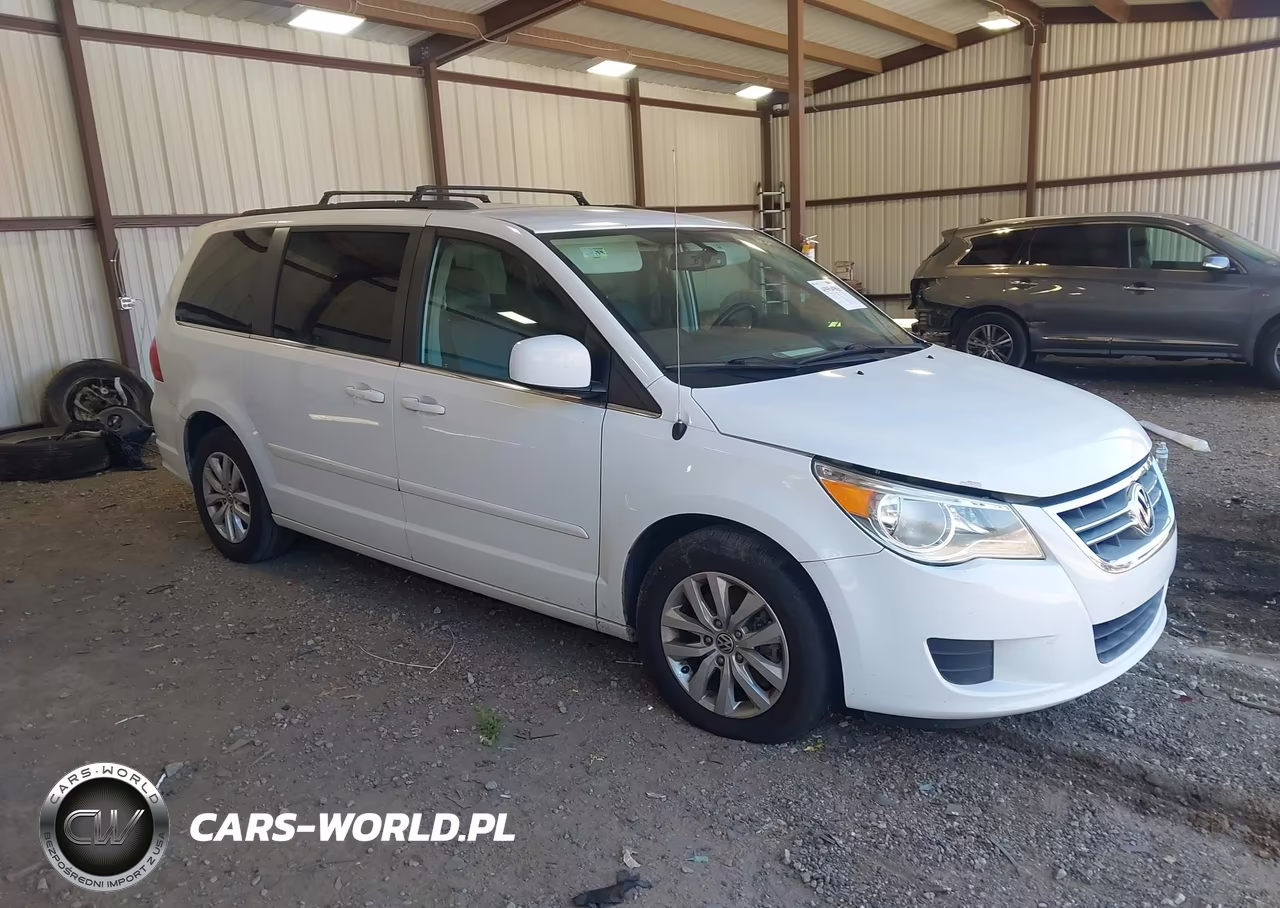 2014 Volkswagen Routan Se