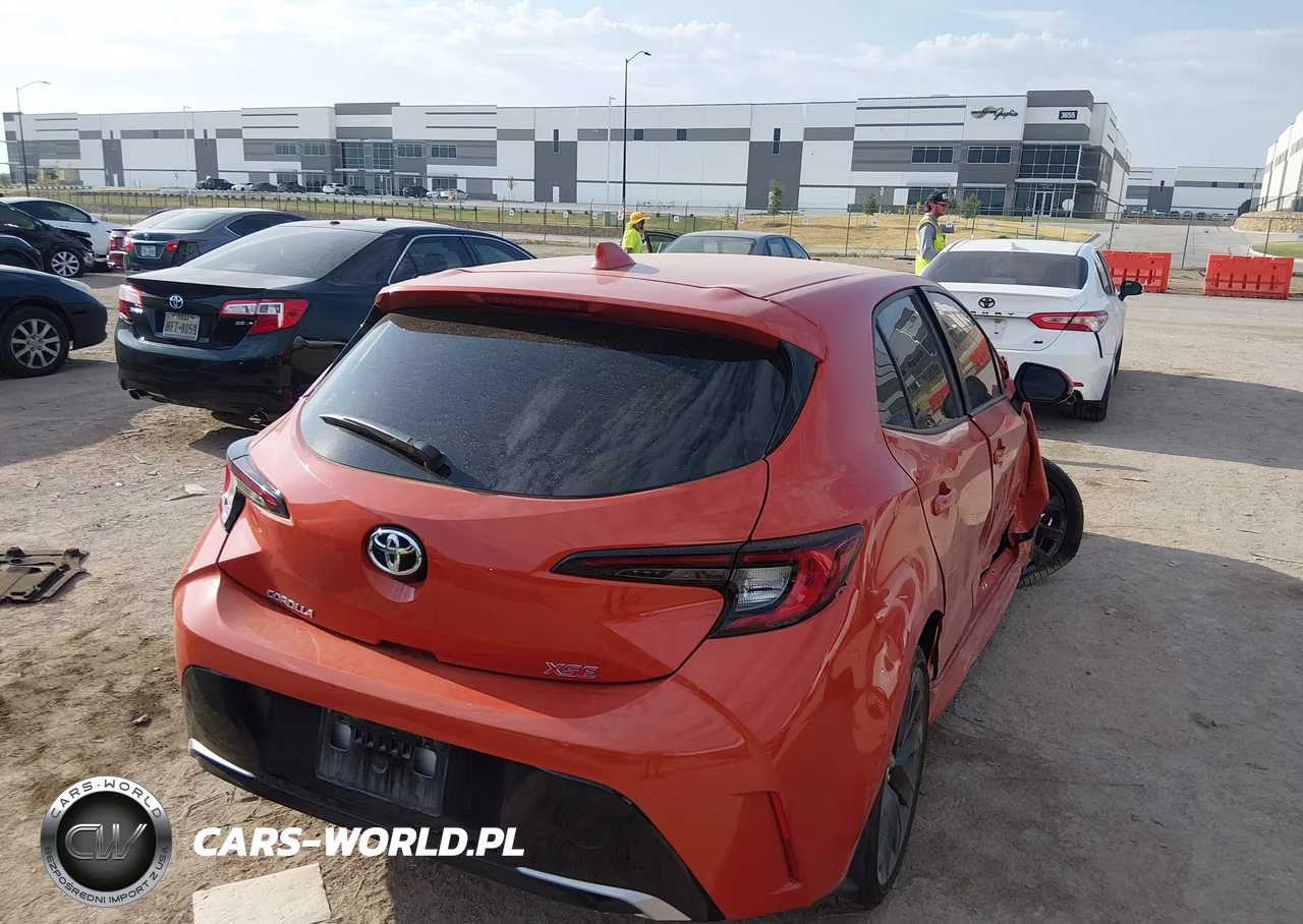 2025 Toyota Corolla Xse VIN:JTNC4MBE8S3253887 - 4