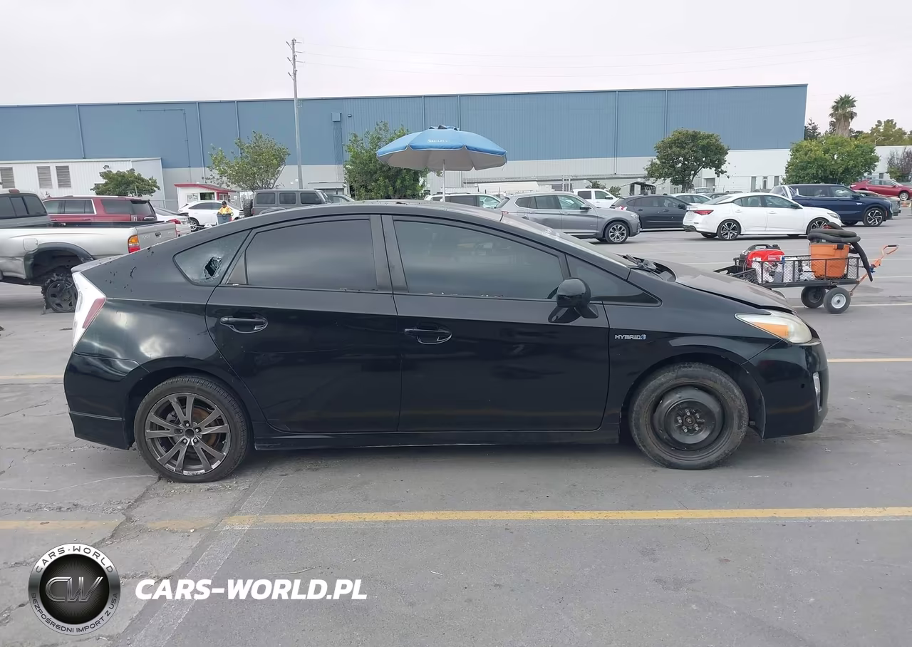 2011 Toyota Prius Three VIN:JTDKN3DU1B5294913 - 14