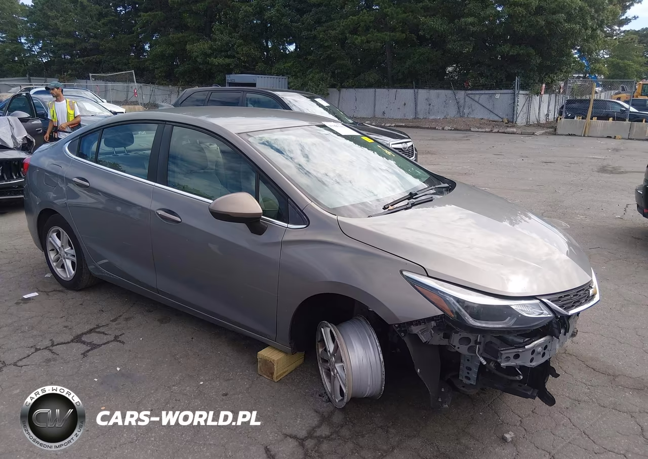2017 Chevrolet Cruze Lt Auto – zdjęcie 1 z 17
