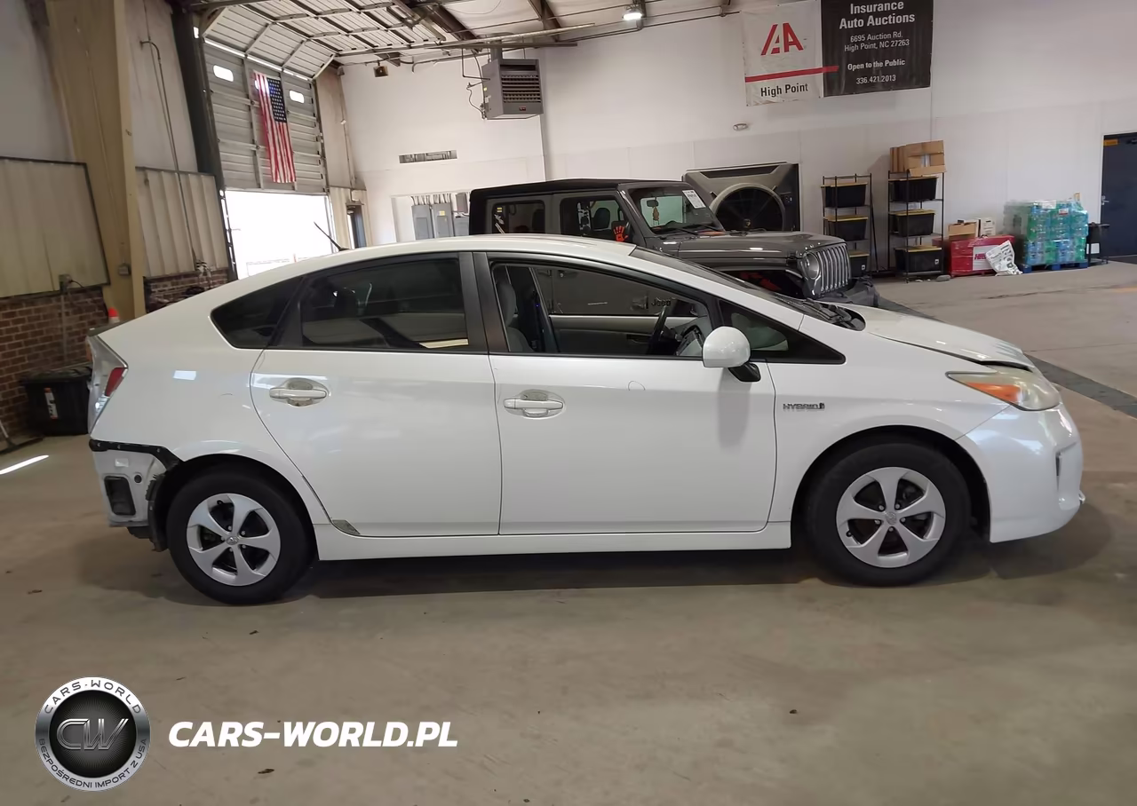 2013 Toyota Prius Two VIN:JTDKN3DU1D5628344 - 13