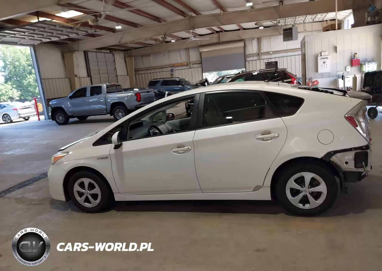 2013 Toyota Prius Two VIN:JTDKN3DU1D5628344 - 14