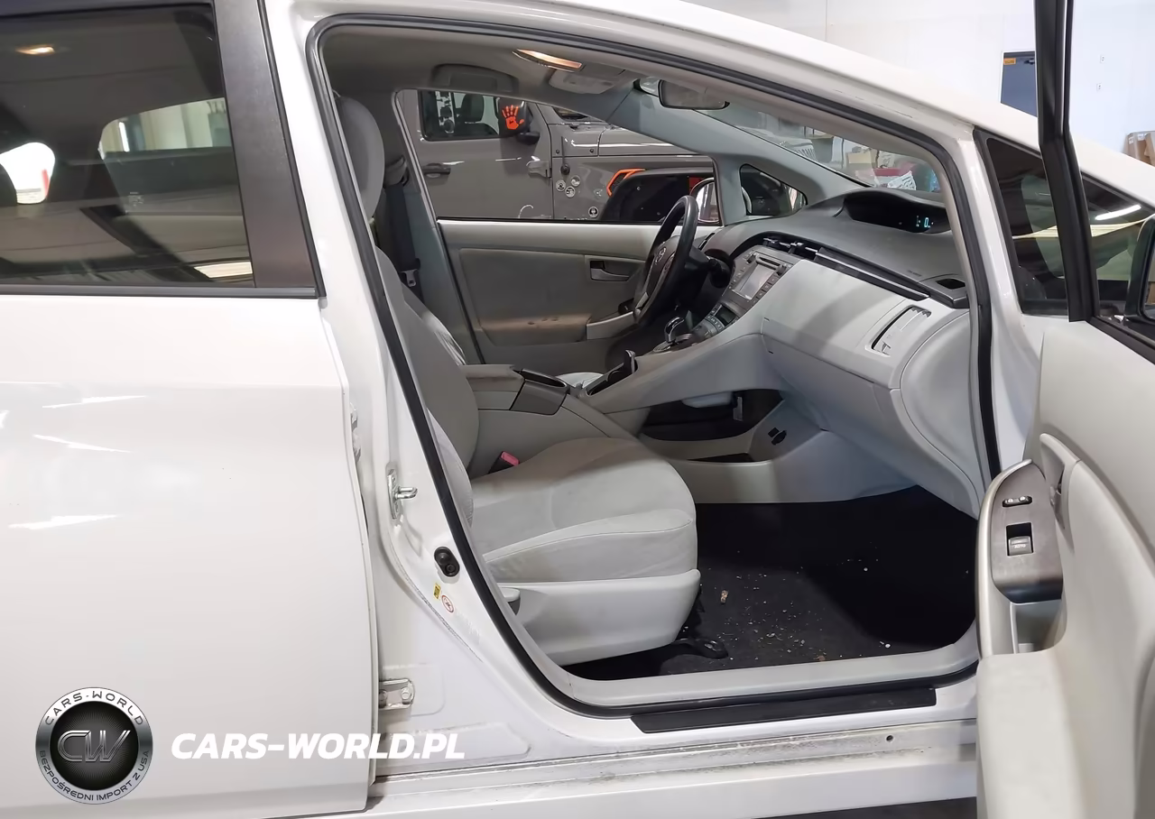 2013 Toyota Prius Two VIN:JTDKN3DU1D5628344 - 5
